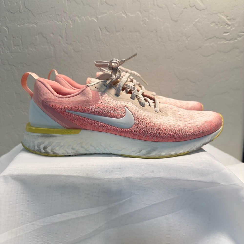 Nike Women'sOdyssey React Arctic Pink Women's